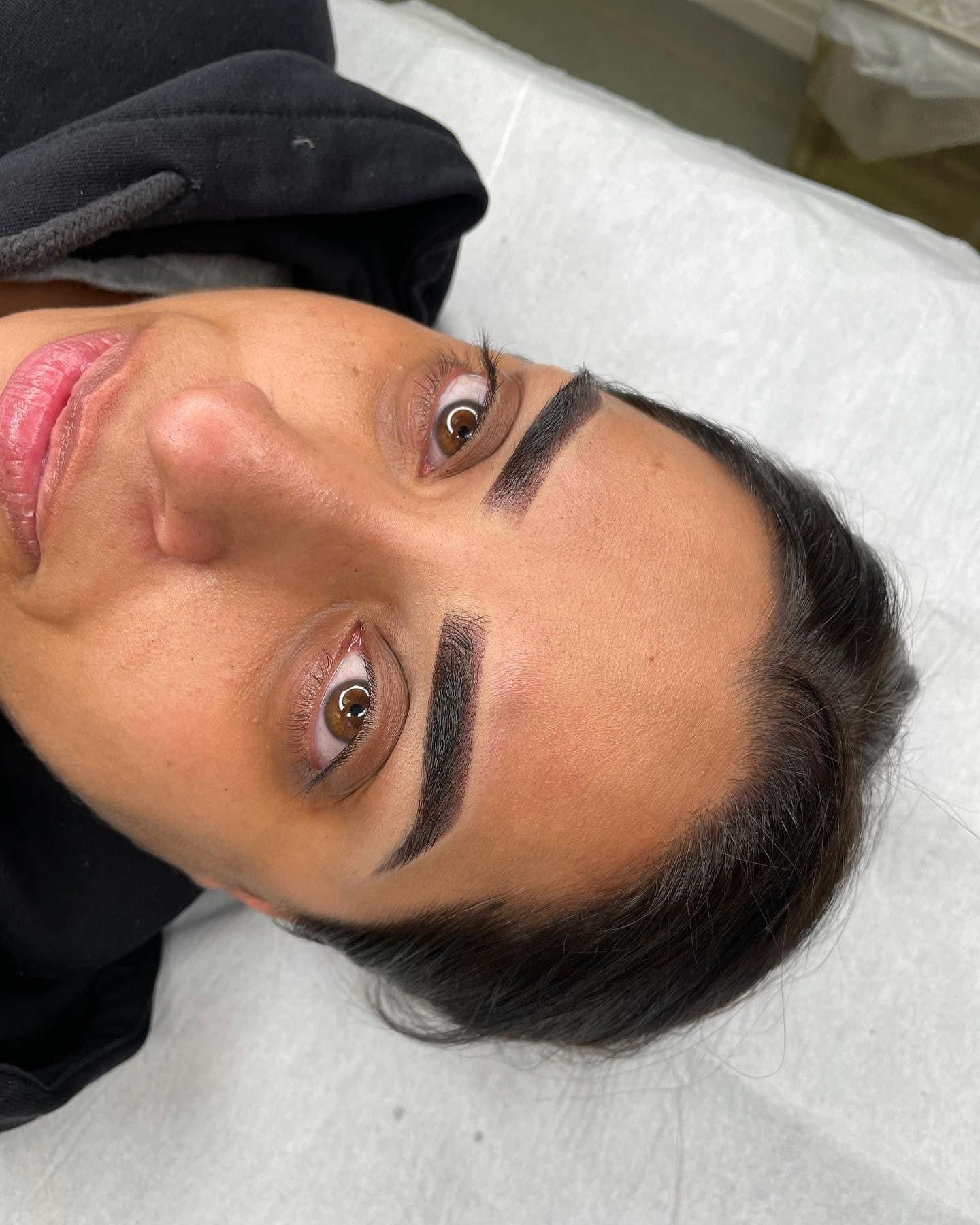 Powder / Ombré Brows