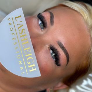 beginners lash course, covering classic hybrids and volumes without kit