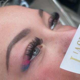 beginners lash course, covering classic hybrids and volumes without kit